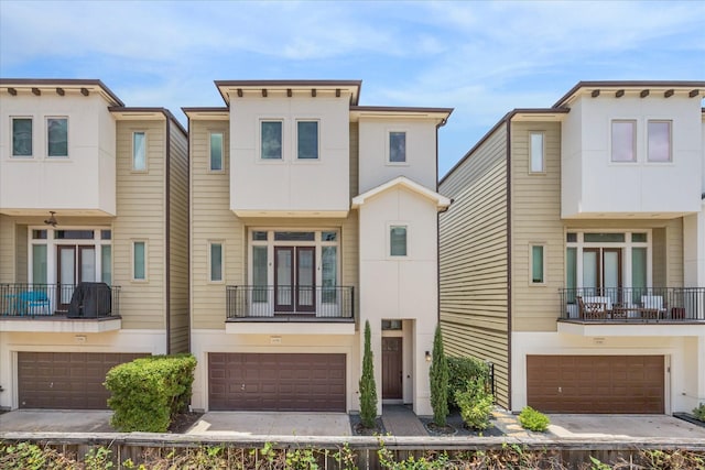 1124 W 24th St Unit B, Houston, TX 77008 - townhome / multi-family property with an attached garage and stucco siding