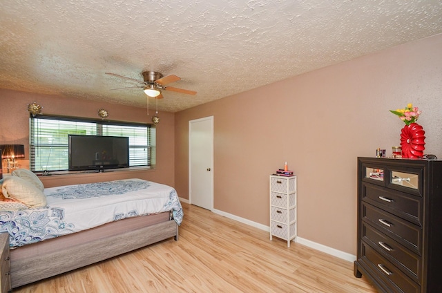 4318 Glen Avon Dr, Pasadena, TX 77505 - bedroom with light wood finished floors, a textured ceiling, and a ceiling fan