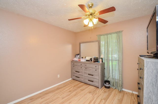 4318 Glen Avon Dr, Pasadena, TX 77505 - bedroom with light wood-type flooring, a textured ceiling, and ceiling fan