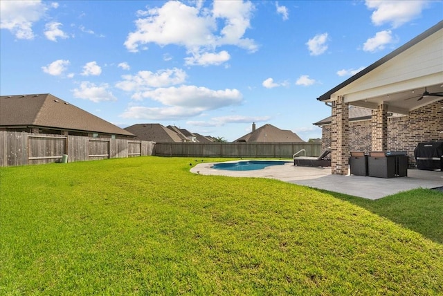 6214 Bois D Arc St, League City, TX 77573 - fenced backyard with a patio area and a ceiling fan