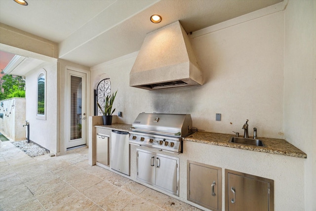 6 Kings Lake Estates Blvd, Kingwood, TX 77346 - view of patio featuring an outdoor kitchen and a sink
