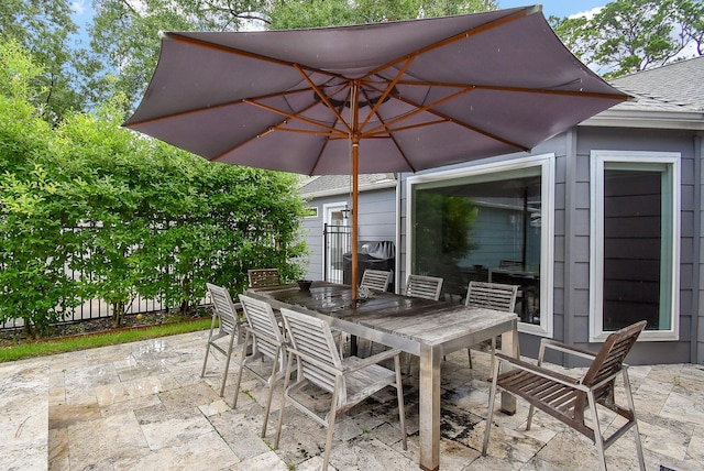 327 Cinnamon Oak Ln, Houston, TX 77079 - view of patio with outdoor dining area