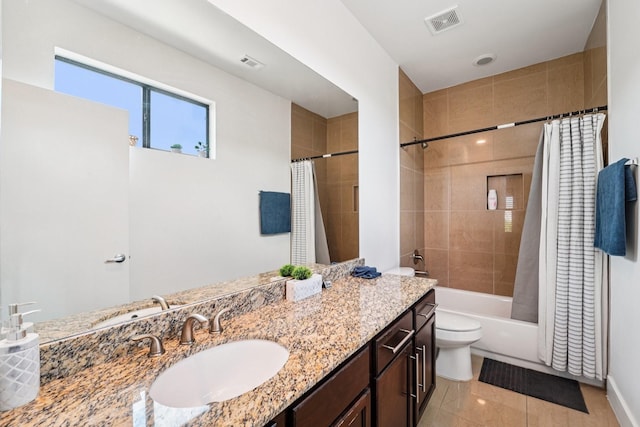 2209 Bastrop St, Houston, TX 77003 - spacious closet with dark wood finished floors