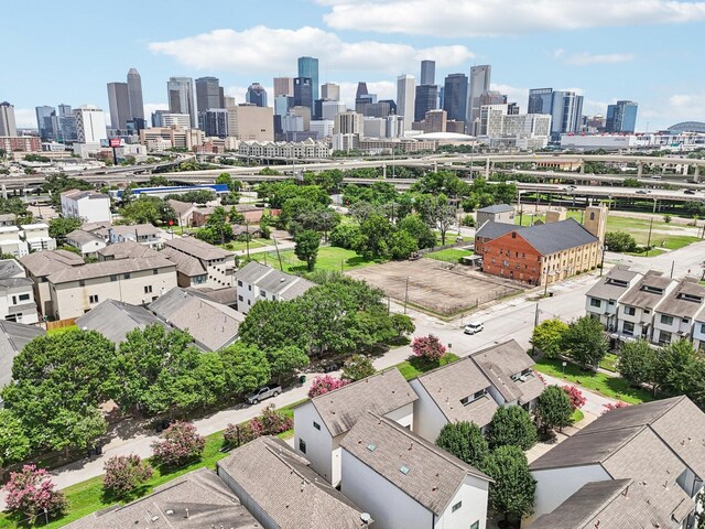 2209 Bastrop St, Houston, TX 77003 - townhome / multi-family property featuring a shingled roof and a fenced front yard