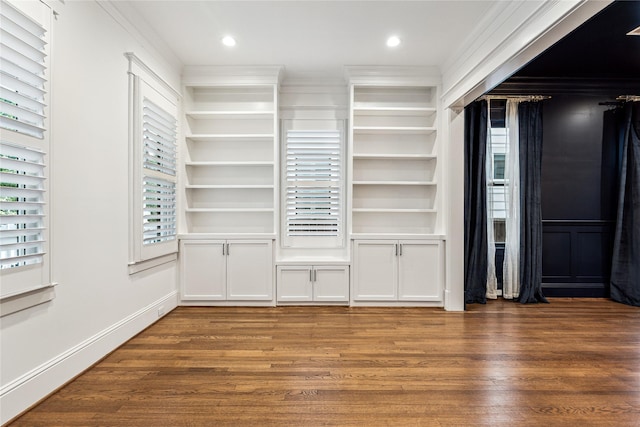 727 Tulane St, Houston, TX 77007 - walk in closet featuring wood finished floors