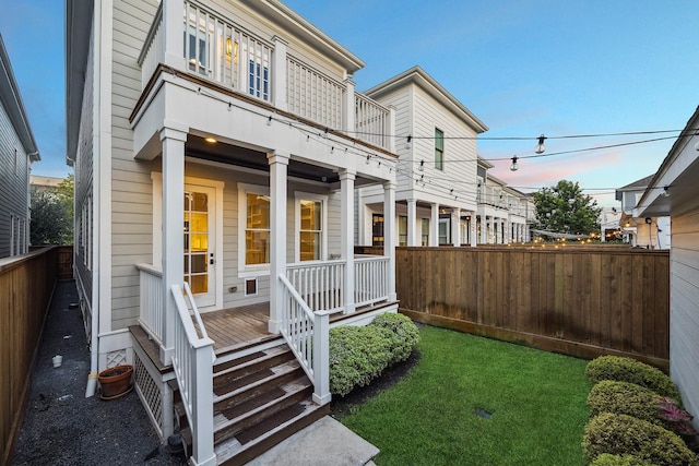 727 Tulane St, Houston, TX 77007 - view of front of house featuring a fenced backyard and a porch