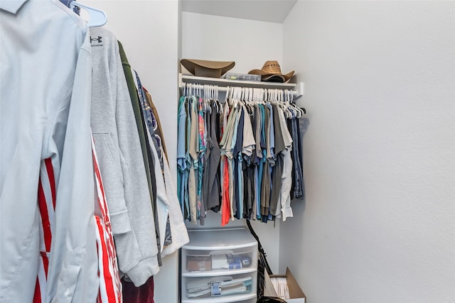 605 Waco St, Dayton, TX 77535 - view of walk in closet