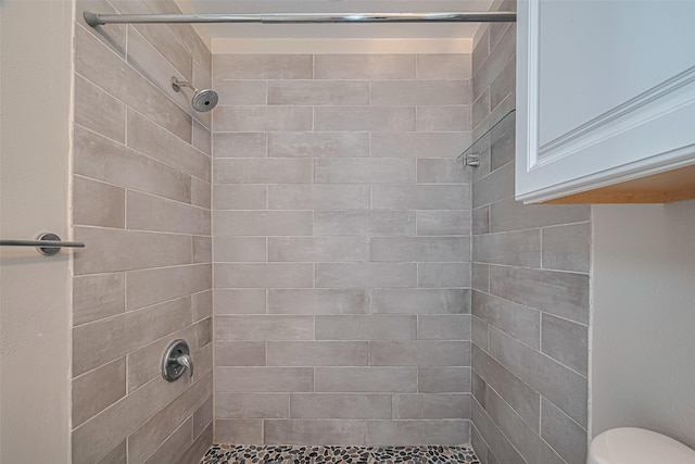 1101 Saulnier St, Houston, TX 77019 - full bathroom featuring a tile shower