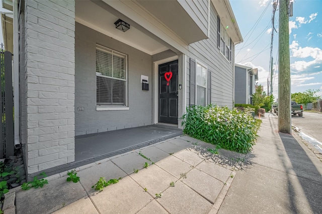 1101 Saulnier St, Houston, TX 77019 - property entrance featuring brick siding