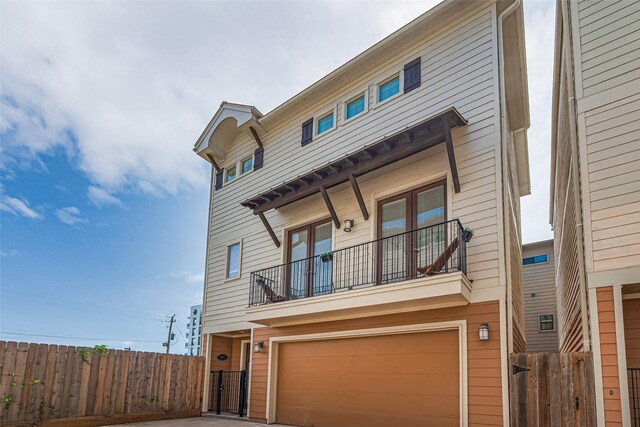 5307 Nett St Unit C, Houston, TX 77007 - multi unit property with a balcony and an attached garage
