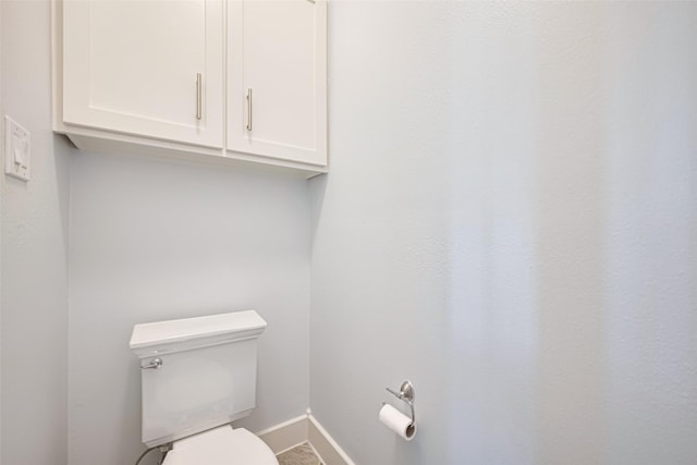 5307 Nett St Unit C, Houston, TX 77007 - bathroom featuring baseboards and toilet