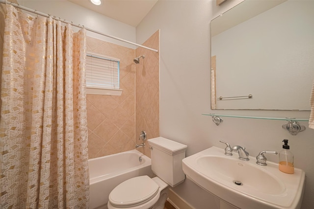5307 Nett St Unit C, Houston, TX 77007 - bathroom with toilet and shower / tub combo with curtain
