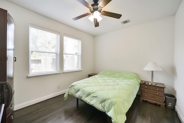 925 W 19th St Unit B, Houston, TX 77008 - bedroom with dark wood-style floors and ceiling fan