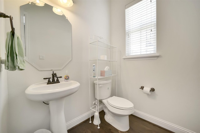 925 W 19th St Unit B, Houston, TX 77008 - bathroom with baseboards and wood finished floors
