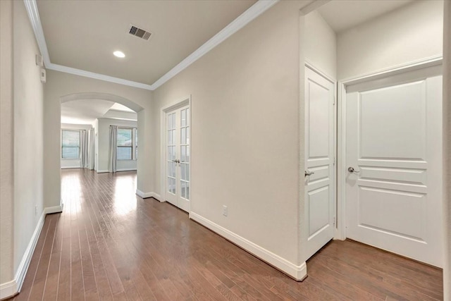 716 Saturnia Ln, League City, TX 77573 - hall featuring arched walkways, wood finished floors, ornamental molding, and recessed lighting