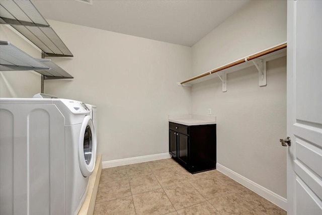 716 Saturnia Ln, League City, TX 77573 - washroom with washing machine and clothes dryer and baseboards