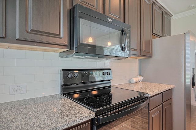 915 Lakeland Cir, Rosharon, TX 77583 - kitchen with black appliances, crown molding, decorative backsplash, and light countertops