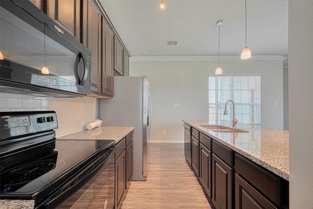 915 Lakeland Cir, Rosharon, TX 77583 - kitchen with black appliances, tasteful backsplash, ornamental molding, light wood-style flooring, and light stone countertops