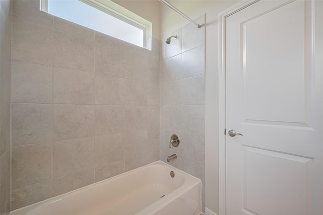 915 Lakeland Cir, Rosharon, TX 77583 - bathroom with bathtub / shower combination
