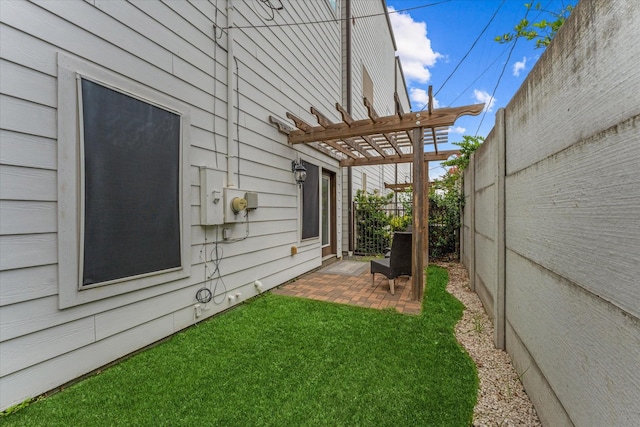1211 Bonner St, Houston, TX 77007 - view of yard with a pergola and a patio