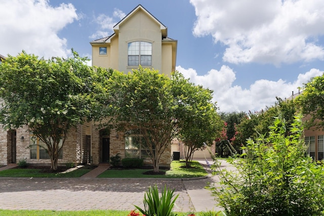 9103 Creekstone Lake Dr, Houston, TX 77054 - view of front facade featuring stucco siding and stone siding