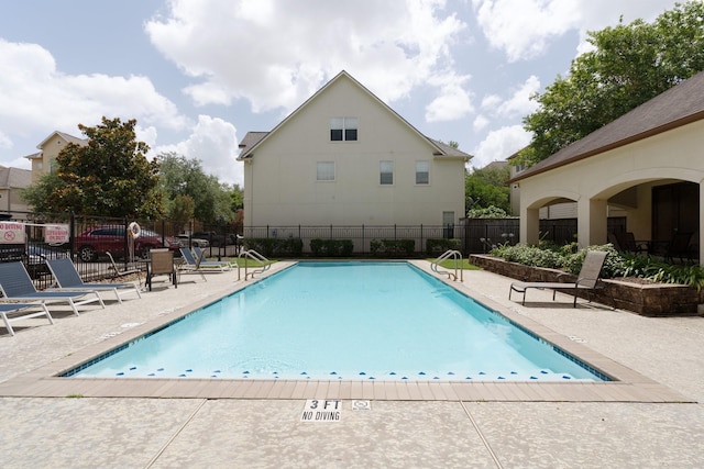 9103 Creekstone Lake Dr, Houston, TX 77054 - community pool with a patio area