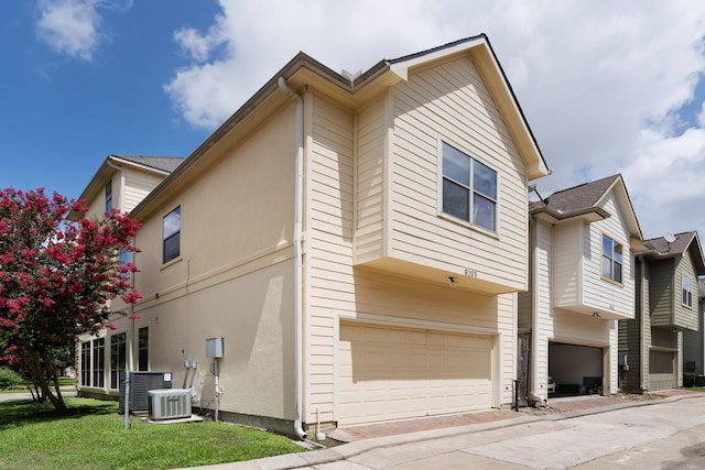 9103 Creekstone Lake Dr, Houston, TX 77054 - view of home's exterior featuring an attached garage, driveway, and stucco siding
