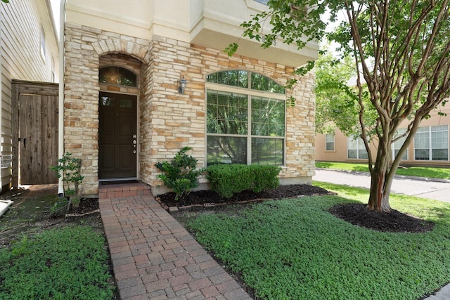 9103 Creekstone Lake Dr, Houston, TX 77054 - entrance to property featuring stone siding