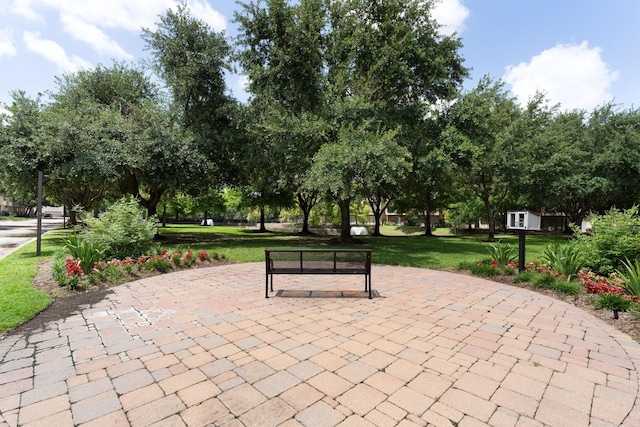 9103 Creekstone Lake Dr, Houston, TX 77054 - surrounding community with a lawn, an outdoor structure, and a patio area