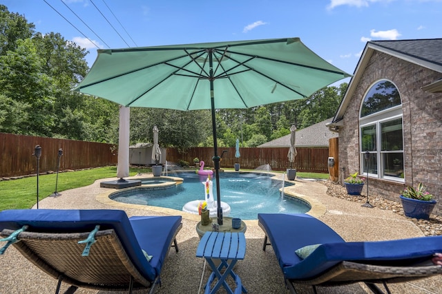 9227 Forest Creek Dr, Tomball, TX 77375 - view of swimming pool with a fenced backyard and a pool with connected hot tub