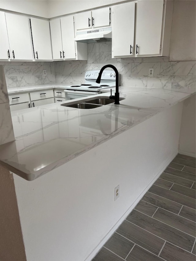12922 Wirevine Ln, Houston, TX 77072 - kitchen featuring under cabinet range hood, electric range, backsplash, and white cabinets
