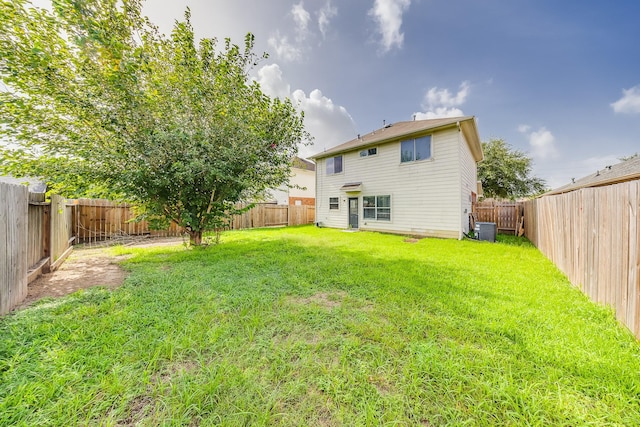 12511 Garden Gale Ln, Houston, TX 77044 - rear view of house featuring a fenced backyard