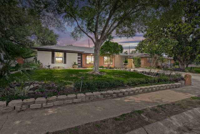 5425 Viking Dr, Houston, TX 77092 - view of front of property featuring a front lawn and curved driveway