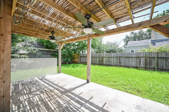 11811 Braesridge Dr, Houston, TX 77071 - fenced backyard featuring ceiling fan and a patio area