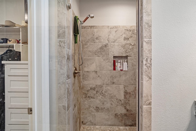 12118 Enclave Ct, Santa Fe, TX 77510 - bathroom with a tile shower