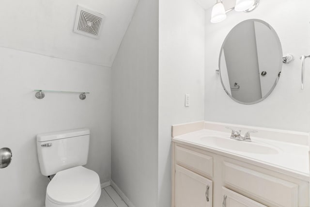 6 Fairmeade Bend Dr, The Woodlands, TX 77381 - bathroom with vanity and lofted ceiling