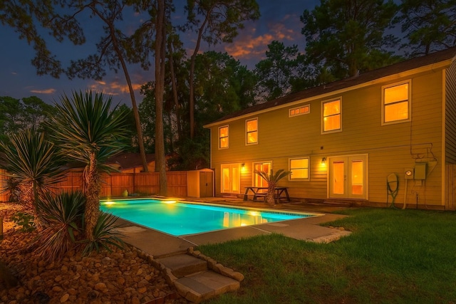 6 Fairmeade Bend Dr, The Woodlands, TX 77381 - pool at dusk featuring a fenced backyard