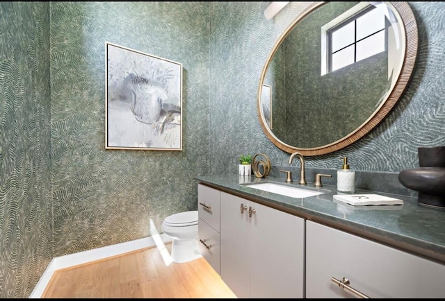 8707 Padua Ln, Houston, TX 77055 - bathroom with wood finished floors, vanity, and wallpapered walls