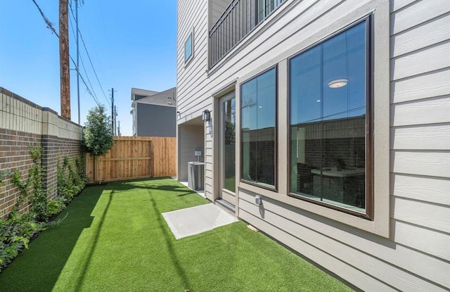 8707 Padua Ln, Houston, TX 77055 - view of yard