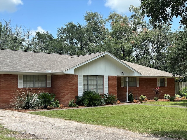 1106 Chapel Ln, El Campo, TX 77437 - photo 1