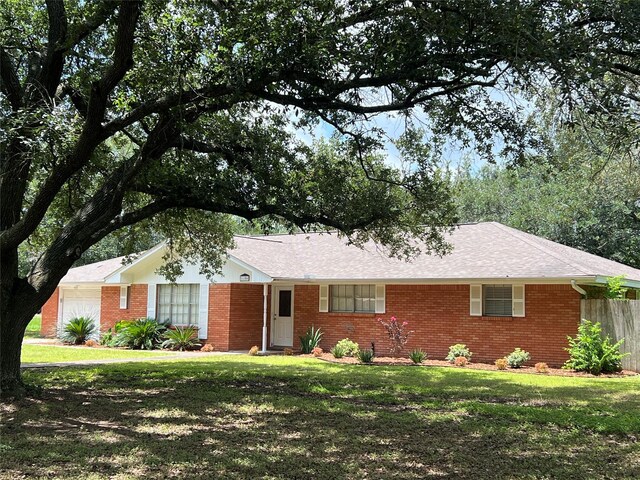1106 Chapel Ln, El Campo, TX 77437 - photo 2