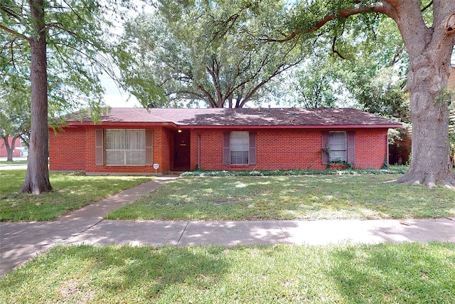 826 Kentucky St, Deer Park, TX 77536 - single story home featuring brick siding and a front lawn