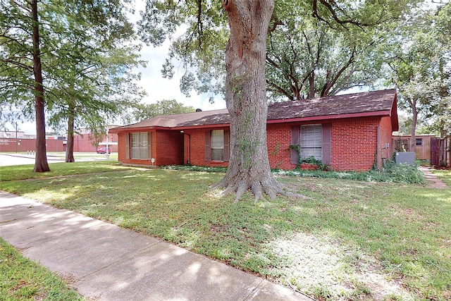 826 Kentucky St, Deer Park, TX 77536 - ranch-style home with brick siding and a front lawn