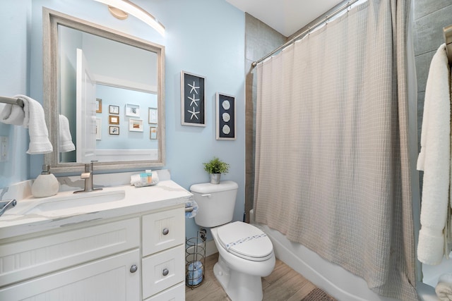 4121 Pointe W Dr Unit 301, Galveston, TX 77554 - bathroom with vanity, shower / tub combo with curtain, and wood finished floors