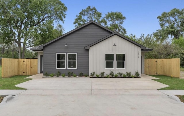 8511 Prairie View Dr, Houston, TX 77088 - photo 1