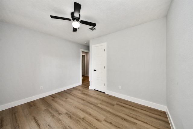 10415 Towne Oak Ln, Sugar Land, TX 77498 - unfurnished room with wood finished floors and a ceiling fan