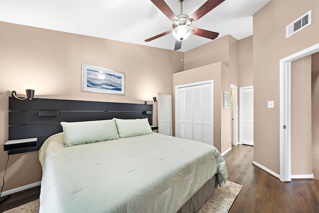 2211 S Kirkwood Rd Unit 23, Houston, TX 77077 - bedroom featuring a closet, wood finished floors, and a ceiling fan