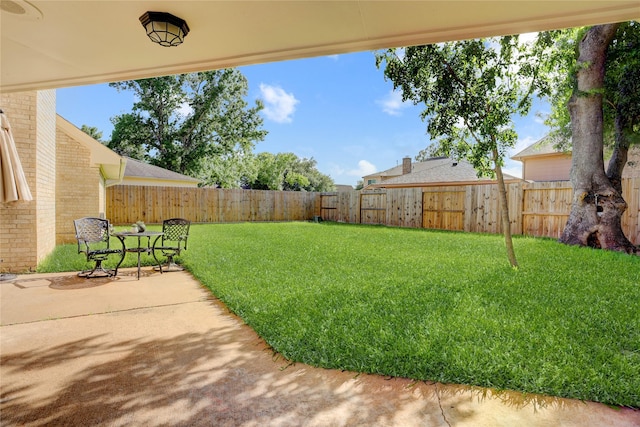 2510 Trailside Ct, Sugar Land, TX 77479 - fenced backyard with a patio area