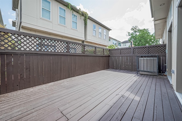 1035 E 28th St, Houston, TX 77009 - view of wooden deck