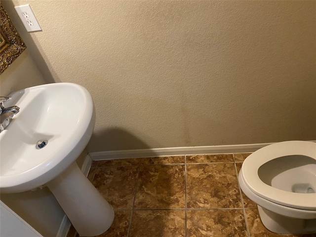 8615 Debbie Terrace Dr, Cypress, TX 77433 - bathroom featuring baseboards